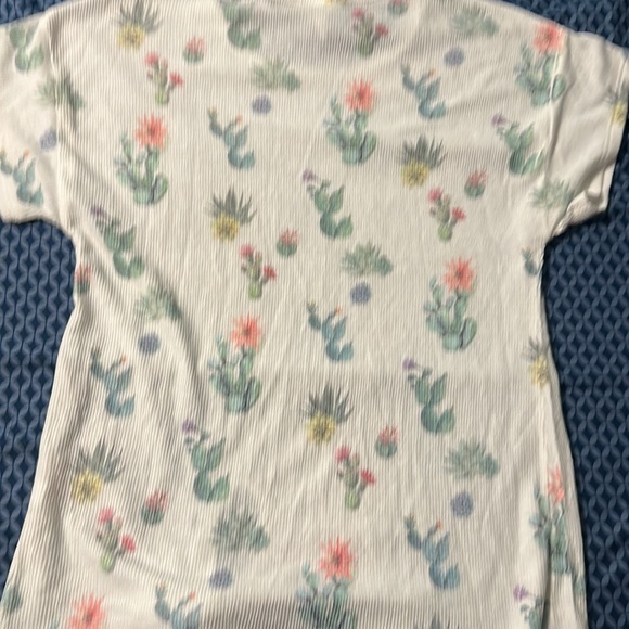 Cute cactus too with tie on bottom - Picture 2 of 3